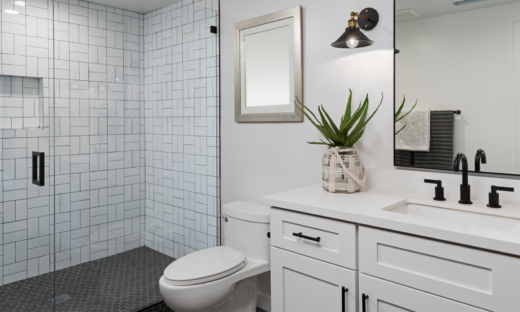 Small Bathroom Makeover Ideas That Maximize Space and Style